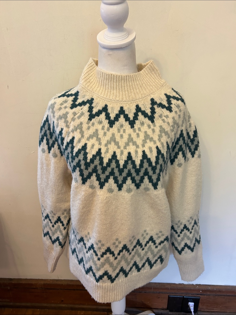 Rachel Zoe Cream Sweater with Teal Zigzag Fair Isle Yoke Size M EUC